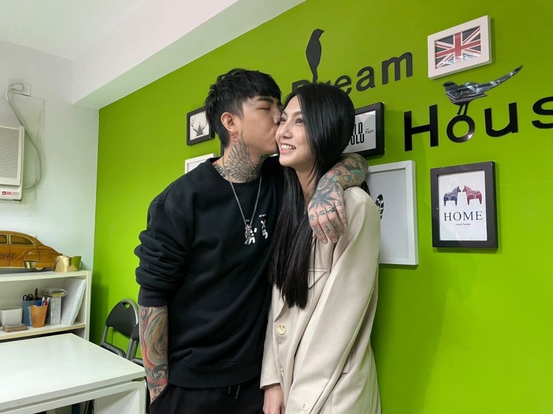 莉娅认小三向正宫道歉  网揪3争议句轰“嚣张”