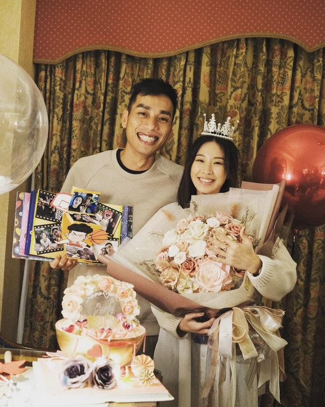 获男友跪地求婚　 《爱．回家》“李莫仇”晒婚戒 