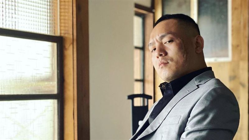 被爆与熟女开房间  春风怒驳：自导自演