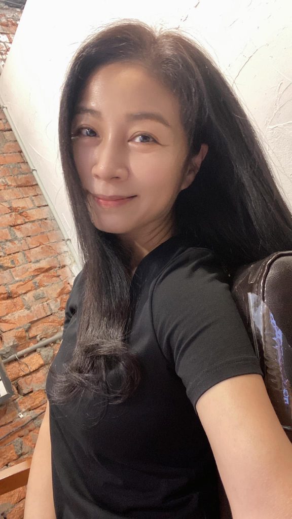 被超跑飙速闪灯夹杀 方文琳2动作保命