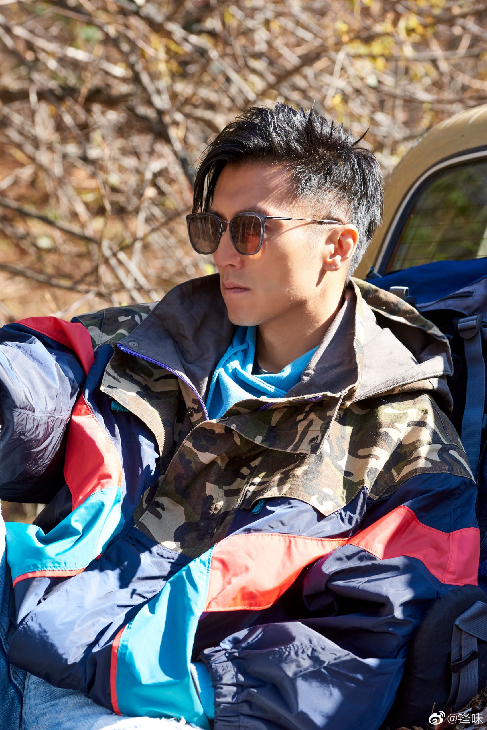 谢霆锋下身超软Q！ 穿牛仔裤轻松一字马 