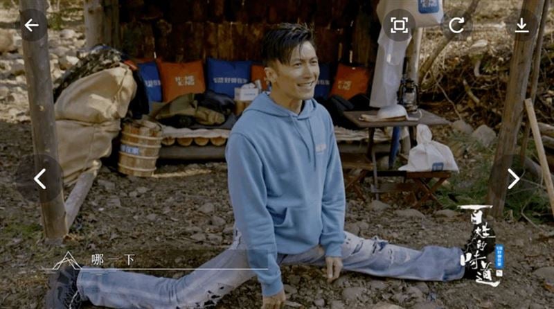 谢霆锋下身超软Q！ 穿牛仔裤轻松一字马 