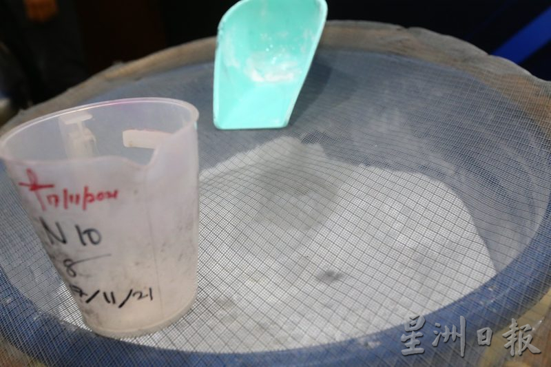 贩毒集团利用弃置非法屋炼毒，警起42万毒品捕6男