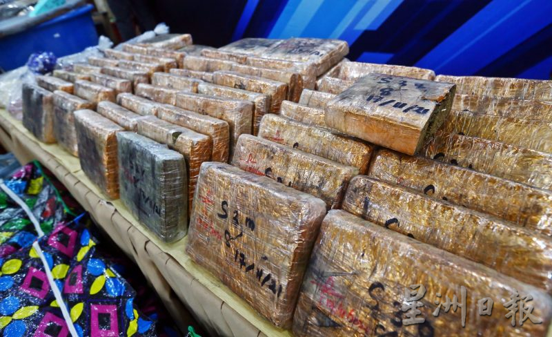 贩毒集团利用弃置非法屋炼毒，警起42万毒品捕6男