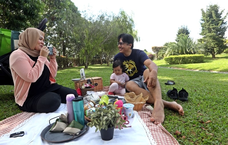 下午4时30分：到布城马术公园骑马、喂马。（图由布城马术公园管理层提供）