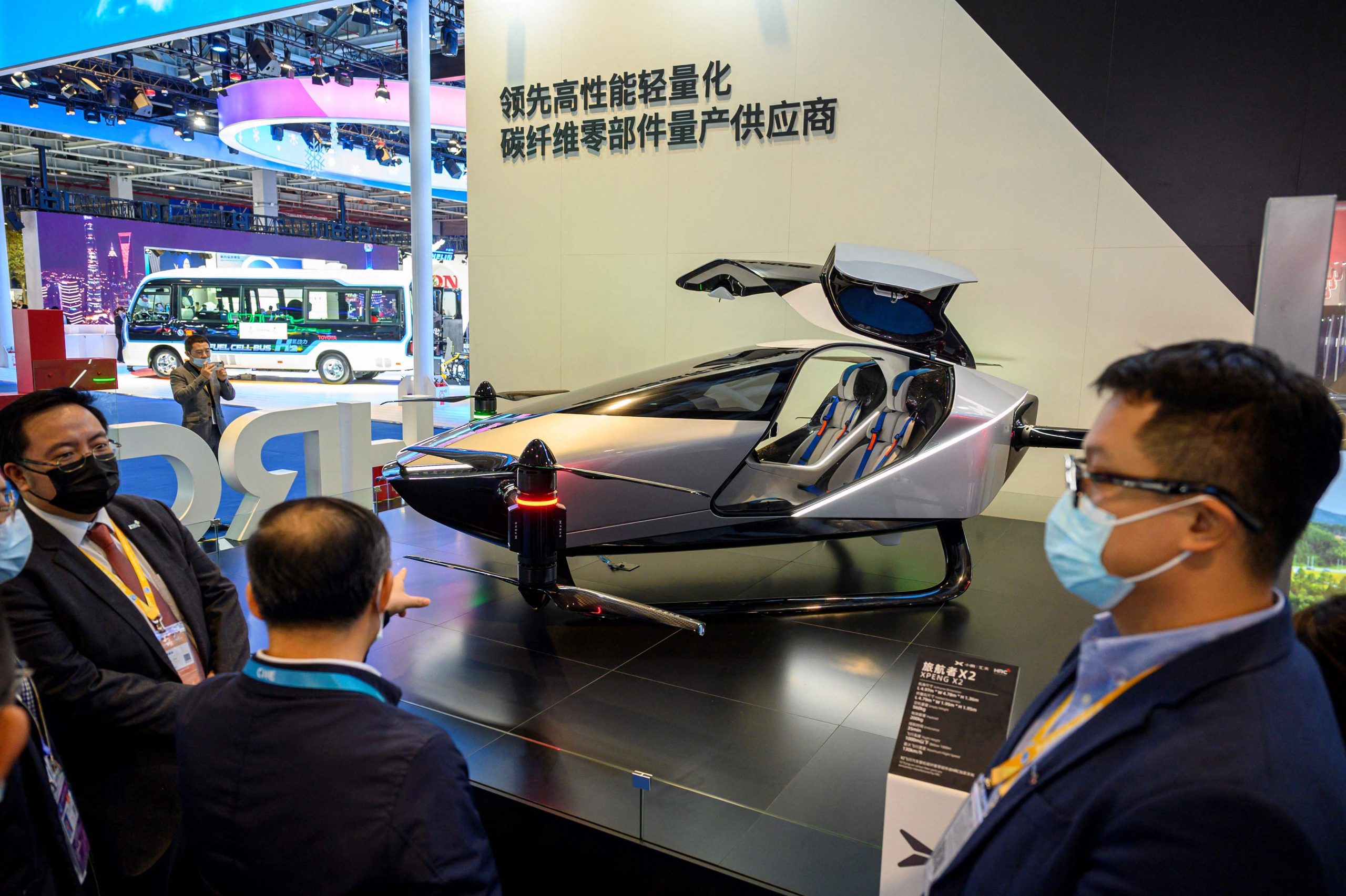 进博会上商品琳琅满目∕镶满40万颗宝石的跑车亮相进博会