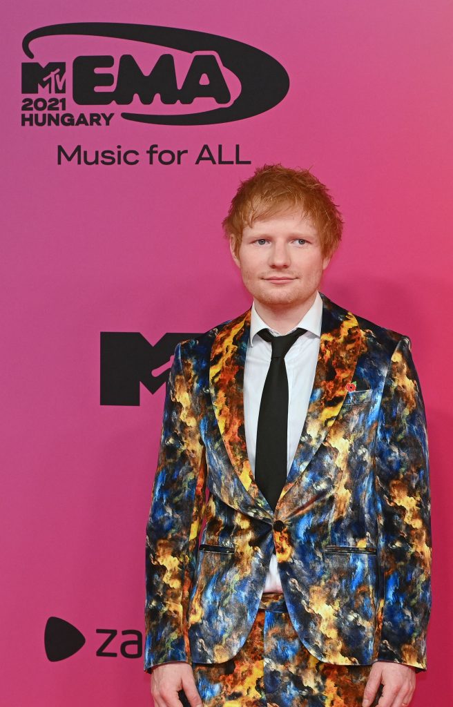 连夺最佳歌手及组合 BTS EMA捧4奖大赢家