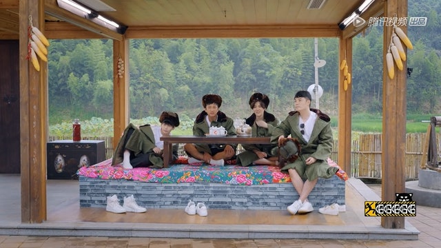 造假！ 邓超鹿晗游东北　用柴犬扮梅花鹿