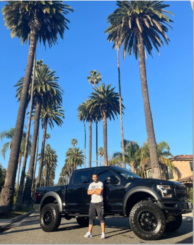 道维强森送暖!顶级皮卡车送粉丝 幸运儿感动爆哭