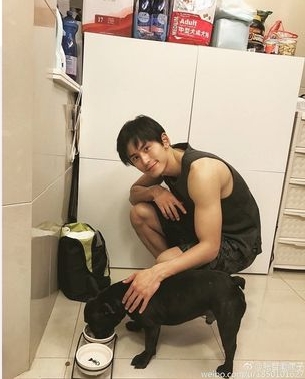 遭封杀后首现身  张哲瀚悄开小号要回归？