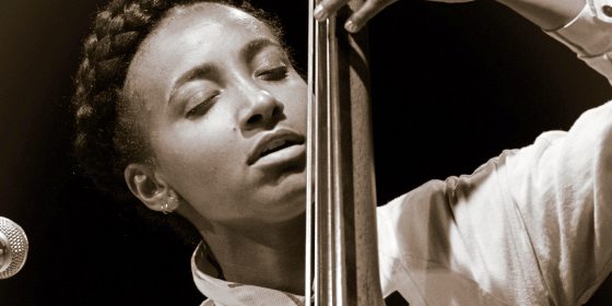  郑泽相／Esperanza Spalding《Songwrights Apothecary Lab》展现音乐生命力