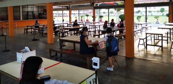 部分家长搞不清状况 把B组学生送返校