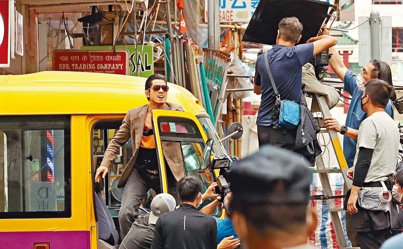 郭富城变身哨牙大贼  庙街抛炸弹