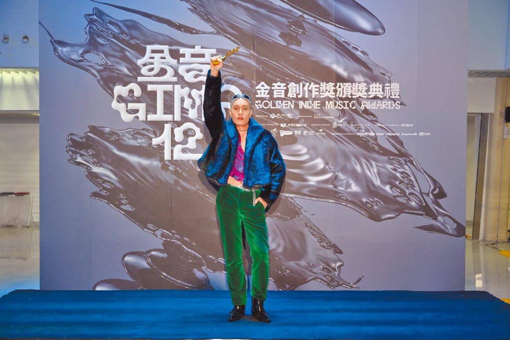 金音奖爆乌龙颁错奖 ØZI白高兴一场网骂爆