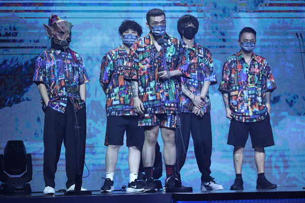 金音奖爆乌龙颁错奖 ØZI白高兴一场网骂爆