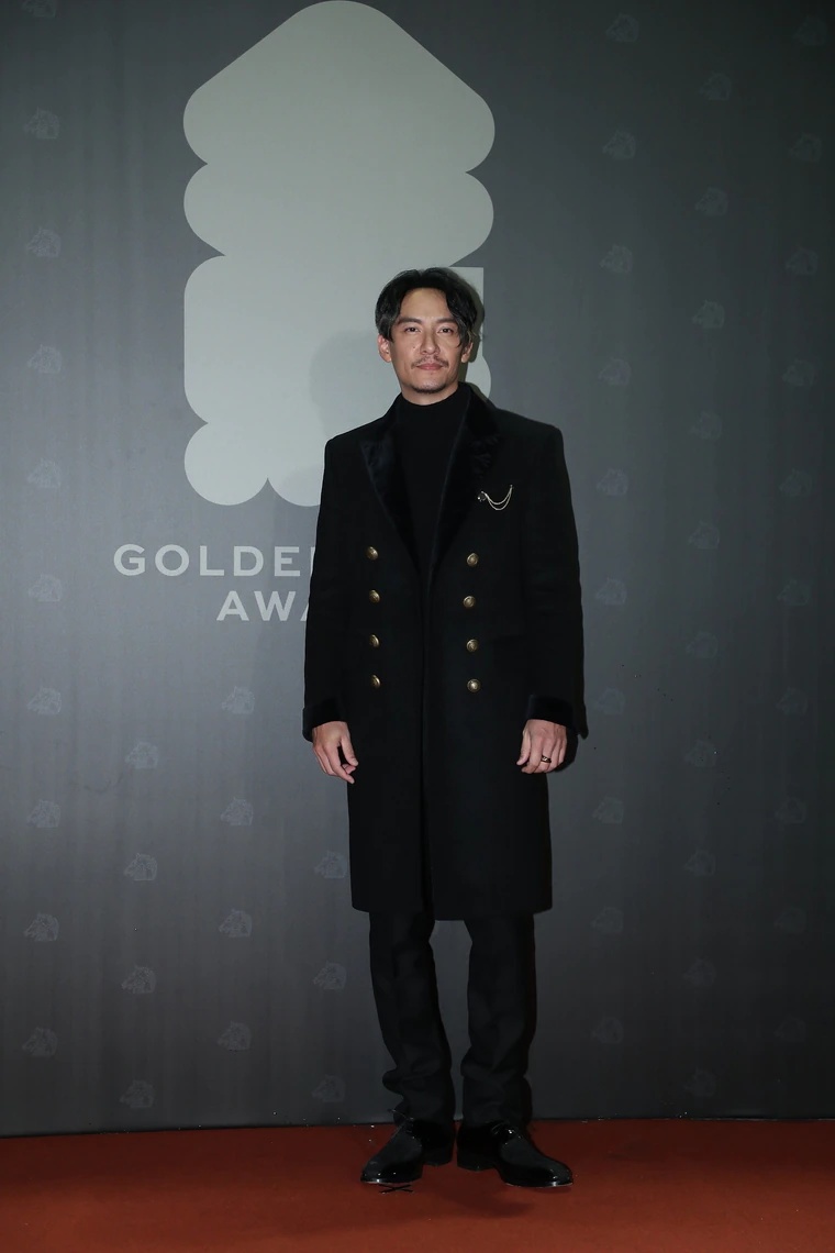 金马红毯最高潮.白灵顶艺妓头露屁屁抢镜