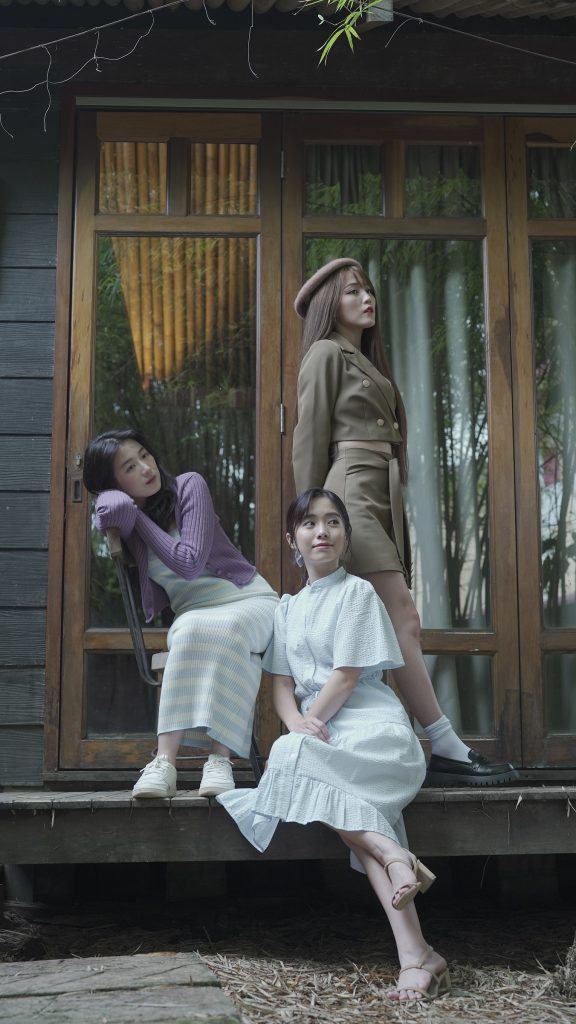 陈子颖《女行出游》拐伤脚当“太后” 苏凯漩韩晓嗳重感冒怪水逆 