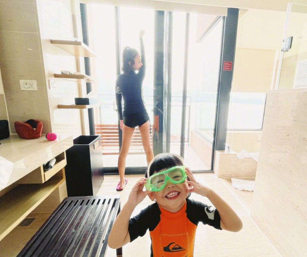 陈意涵首公开2岁儿正面 五官复制贴上网喊放心