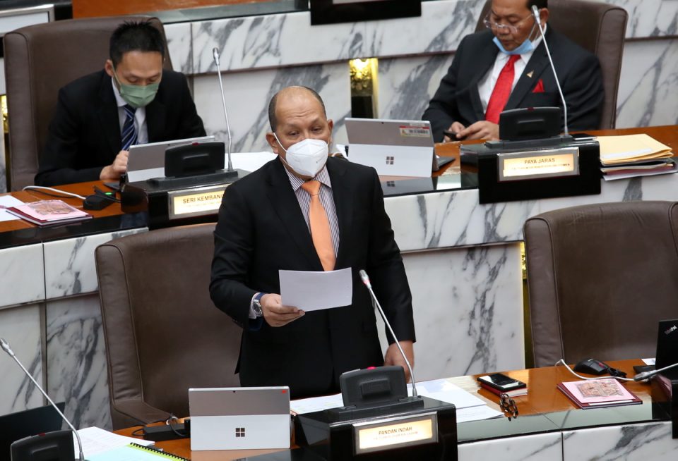 雪州议会/早报版头/精明系统用高科技和无人机监督路况路洞