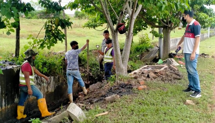 霹/吴锡华呼吁市议会速维修金美丽毁坏水沟