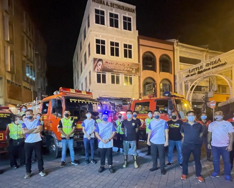 霹／植旷荣：义务团体为小印度消毒