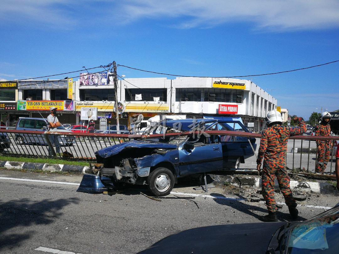 霹/车子撞穿防护拦