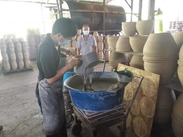 霹：封面主文／怡保陶瓷业人手短缺加剧 恐流失客源