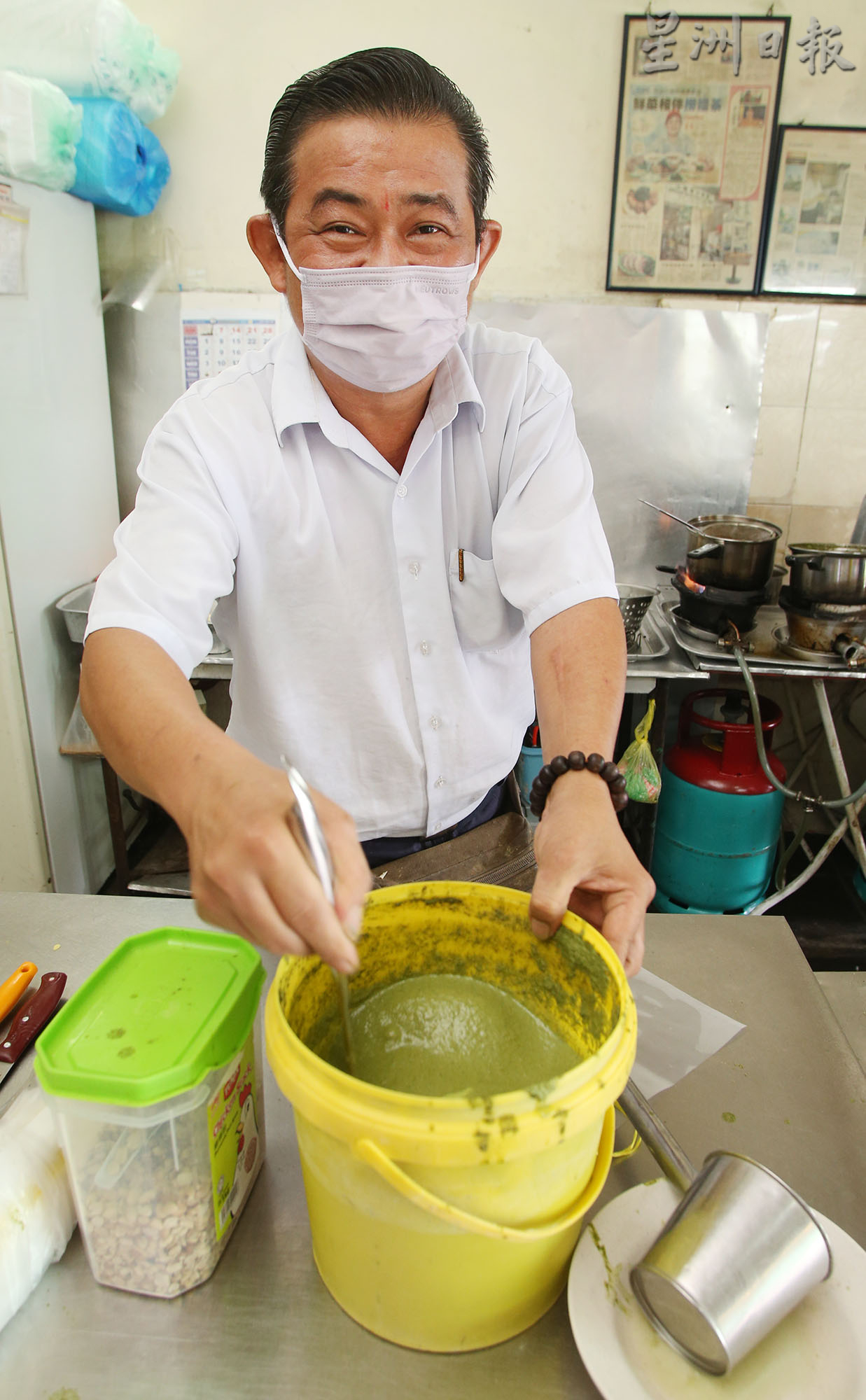 霹:封面主文/食材涨价成本增 部分小贩暂不起价或明年新年前涨50仙
