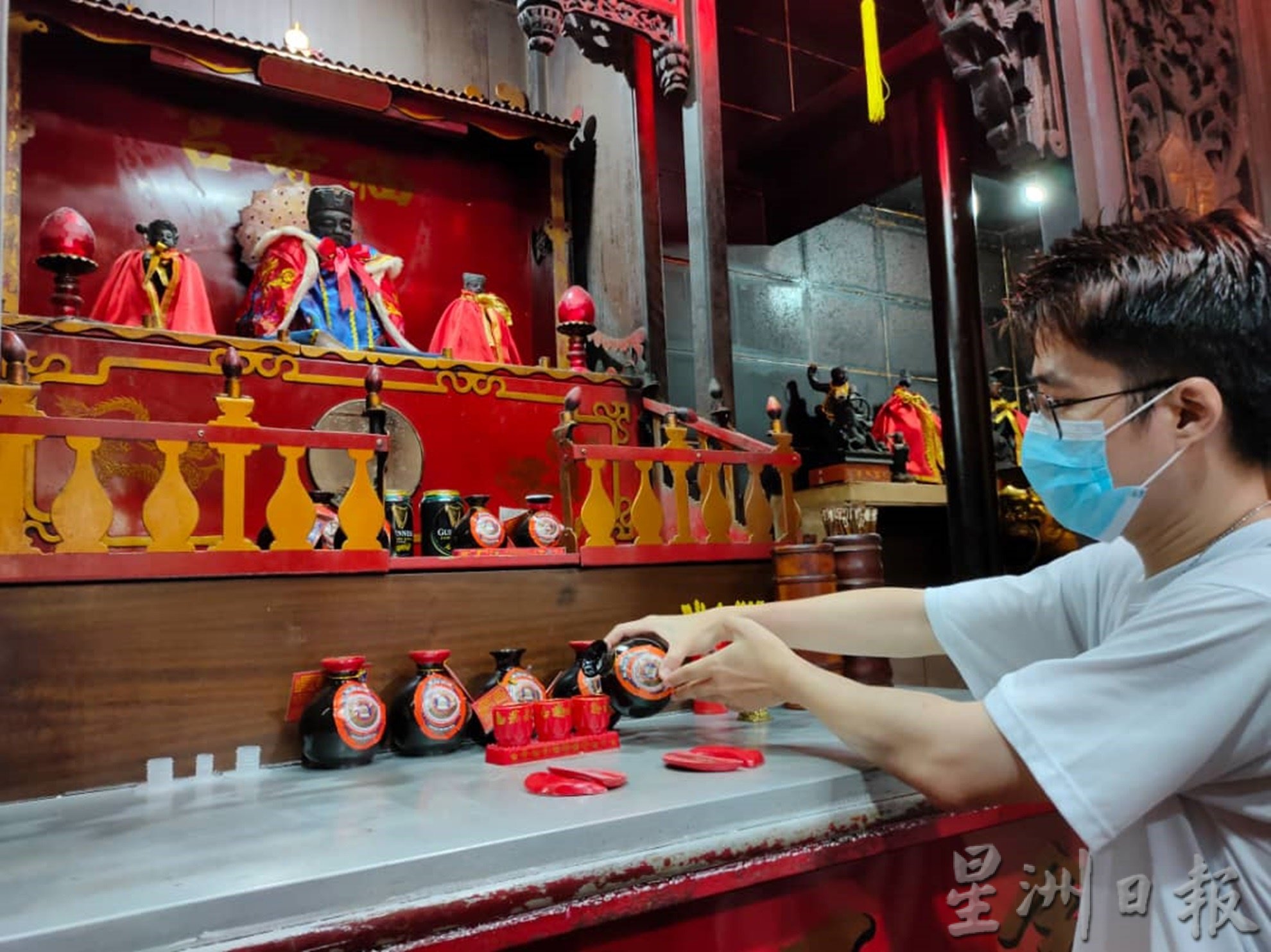 霹:小版头/年轻庙祝接管福德祠将注入活力成打卡景点