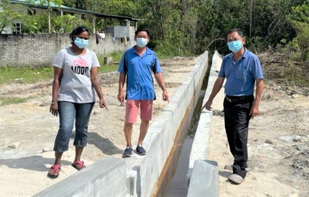 霹:打巴万岭园重组村村委会新建排水道 纾解大雨淹水问题