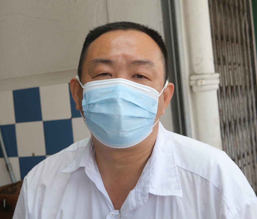 霹:版头/工找人 怡餐饮业急找人工作