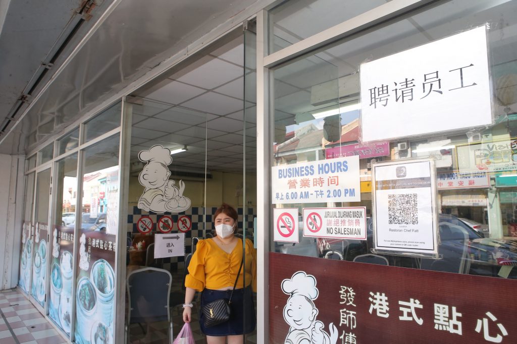 霹:版头/工找人 怡餐饮业急找人工作