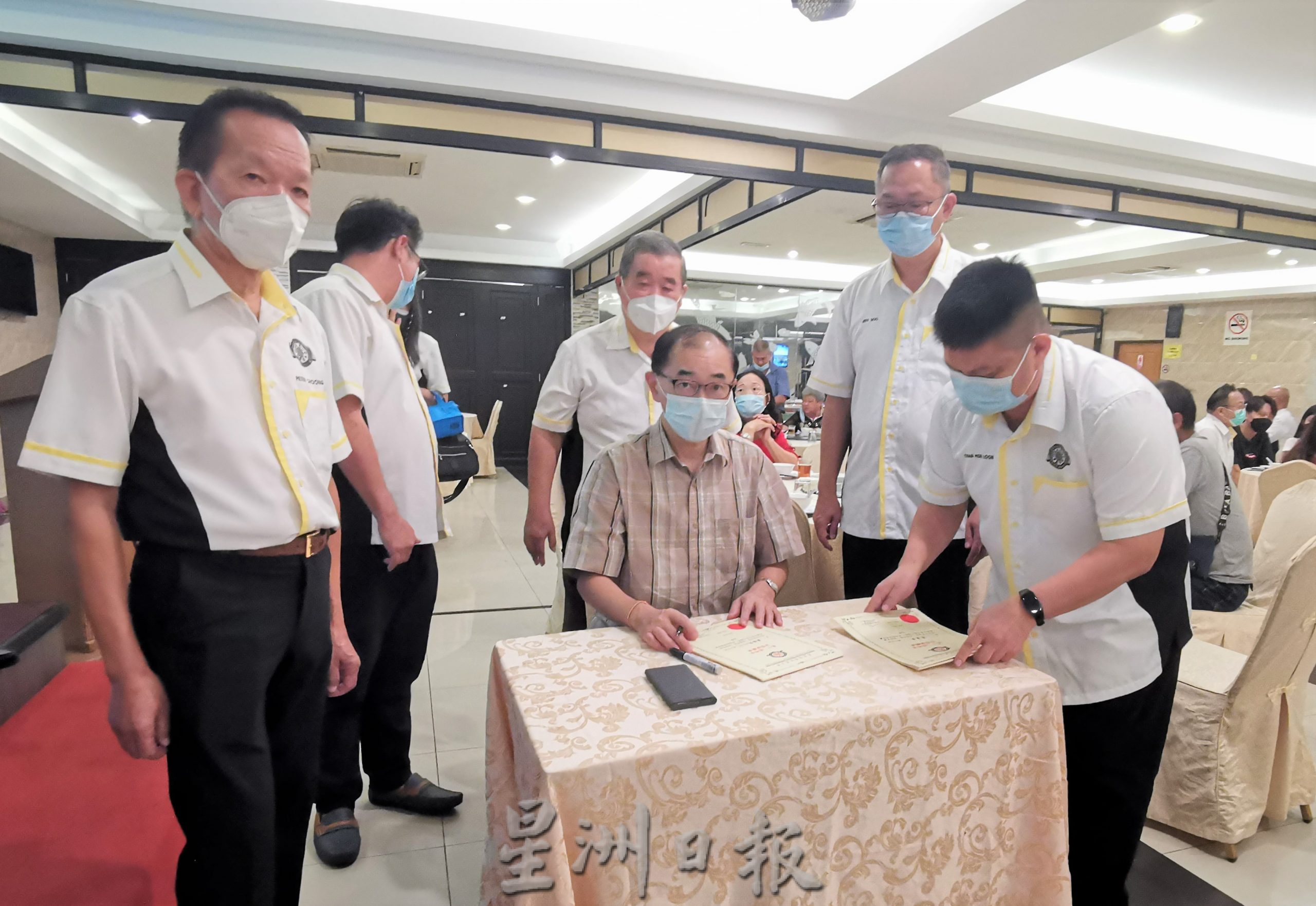 霹:第四双版头之一/霹雳怡保贩商公会宣誓就职礼