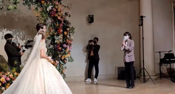 韩歌手确诊 两天前与IU等献唱好友婚礼