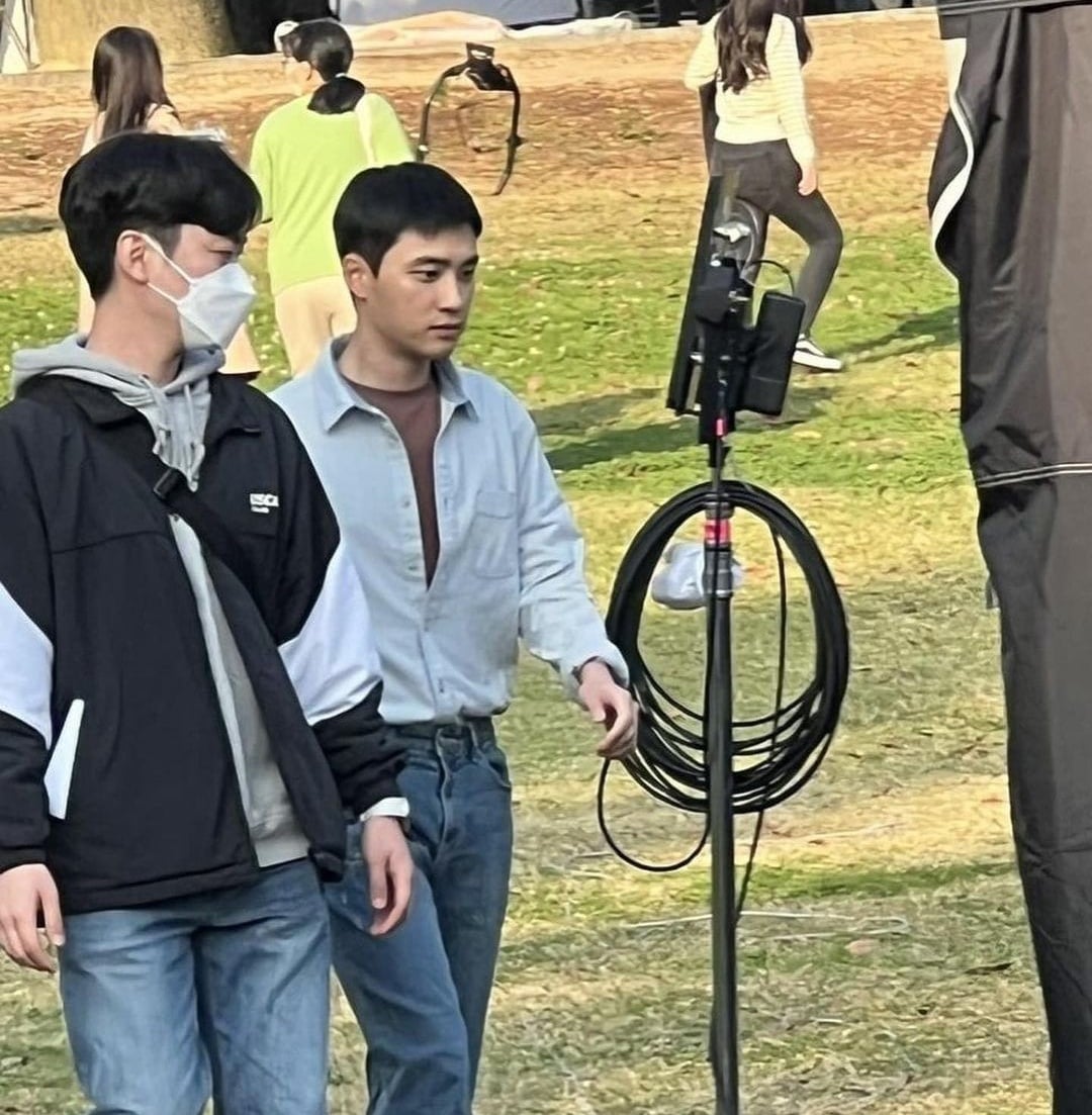 韩版《不能说的秘密》遭路透 D.O.@EXO重现骑脚车经典画面