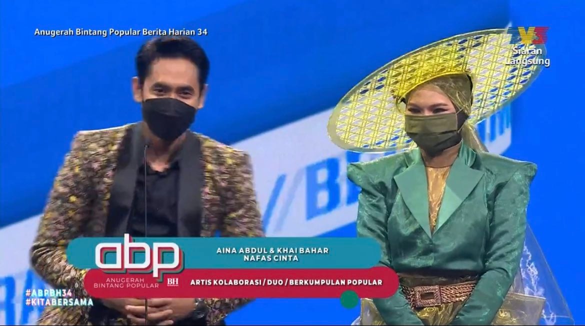 马来女星红毯造型掀热议  网赞​“人身距离最佳示范”