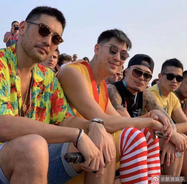 高以翔离世2年 爸爸穿生前衣服看球赛