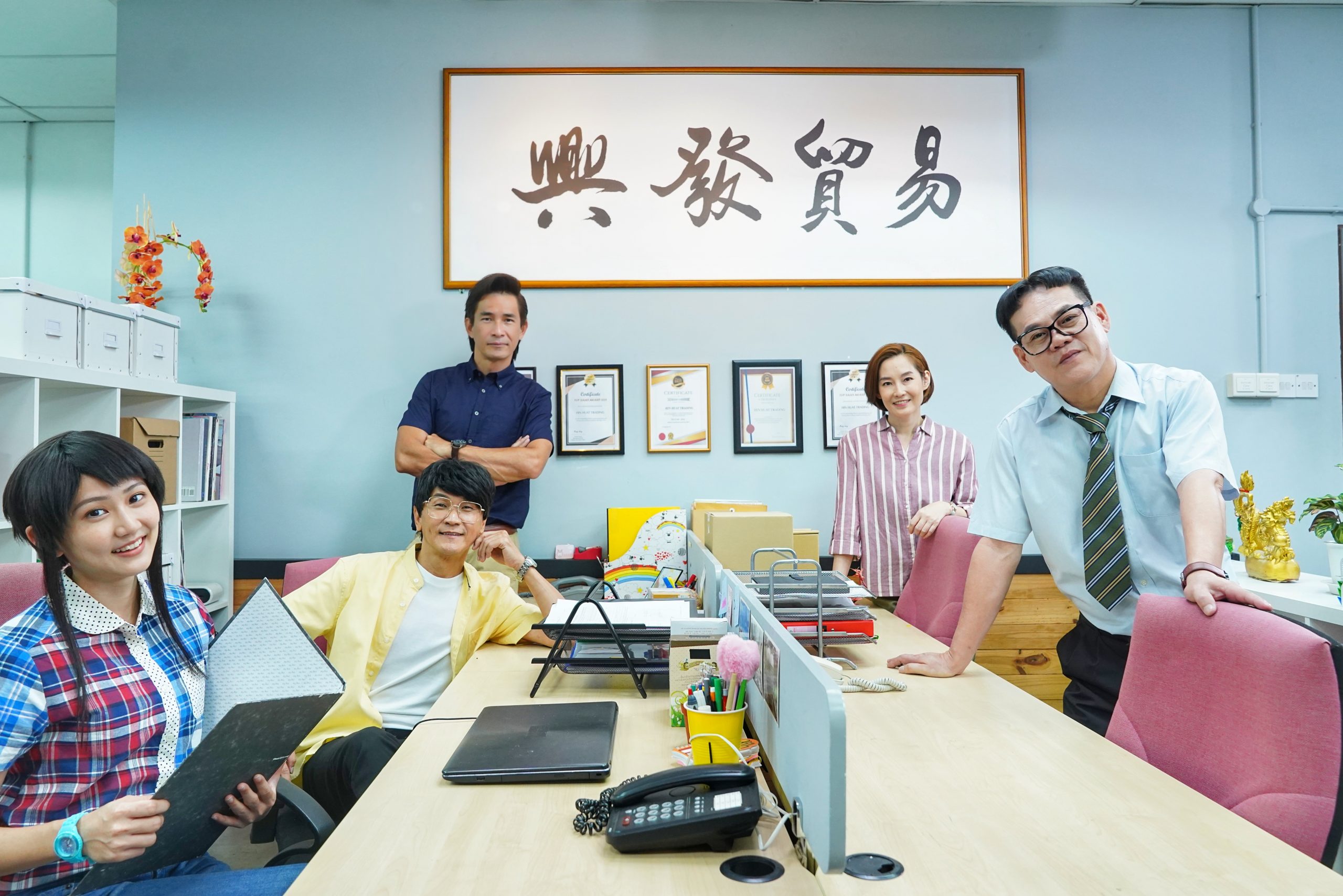 黄一飞为戏剃光头 遭妈妈嫌弃不好看