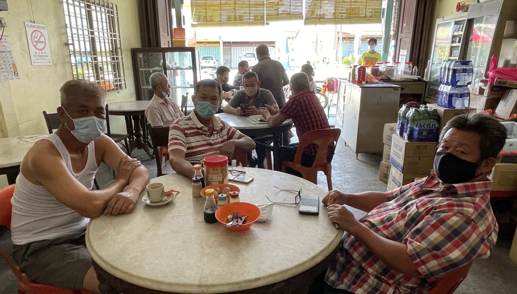 (全国版)出走议员披甲上阵·选民反应两极化