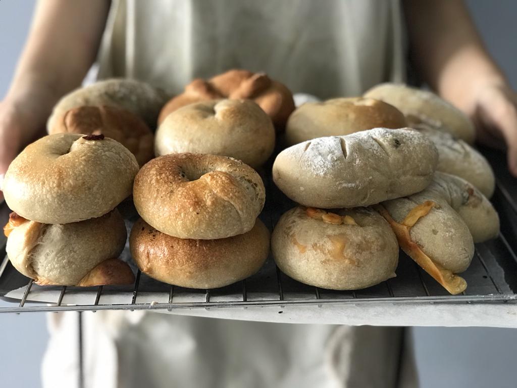 （刊期11月13日）有故事的人：学习自制酸种面包，如今成副业