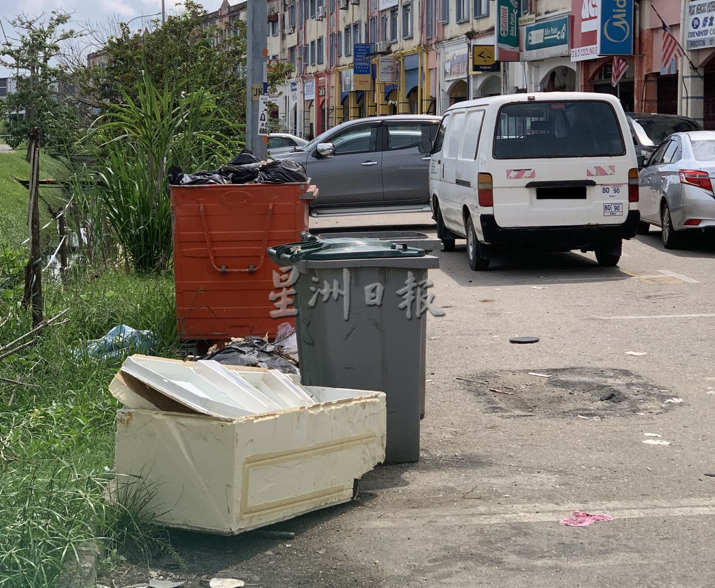 (古城封底主文)垃圾没有妥善处理,居民:这就是水灾原因之一