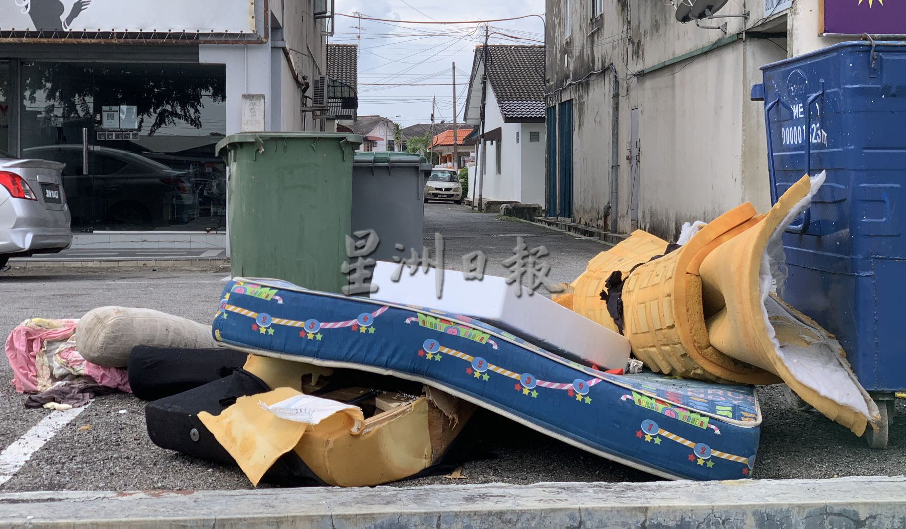 (古城封底主文)垃圾没有妥善处理,居民:这就是水灾原因之一