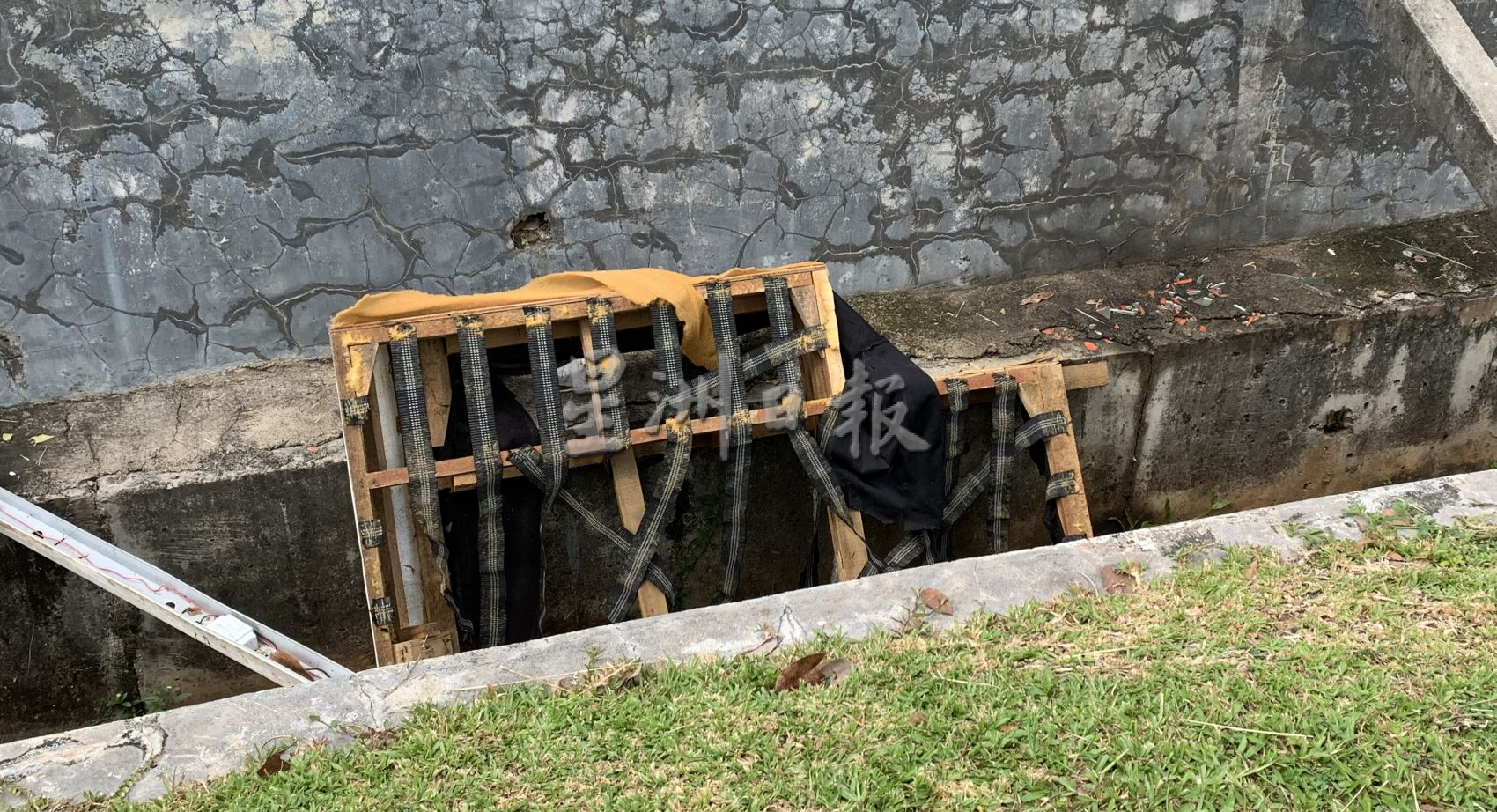 (古城封底主文)垃圾没有妥善处理,居民:这就是水灾原因之一