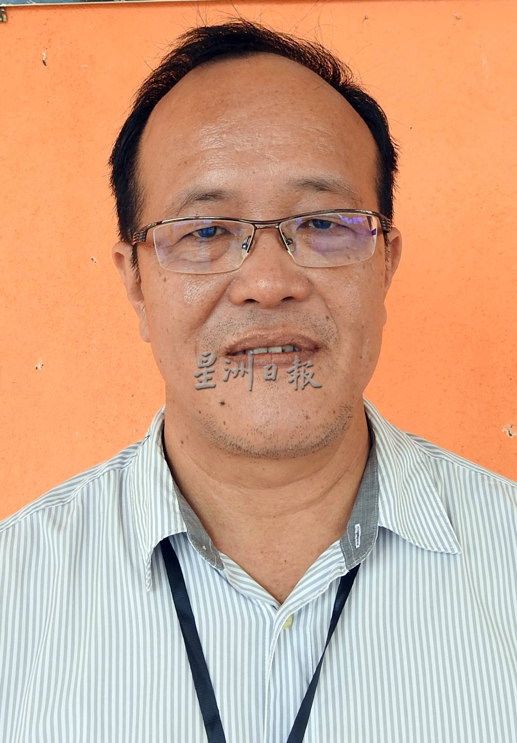 (古城封底主文)新变种病毒多国出现,甲商业区依然人潮汹涌