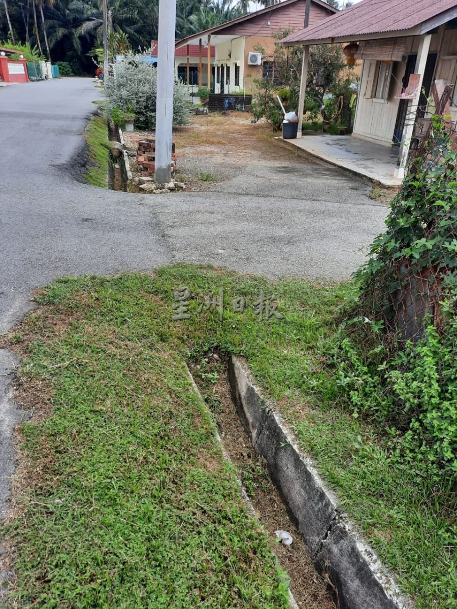 (古城版)武吉南眉镇南海水尾圣娘庙外路旁沟渠崩塌