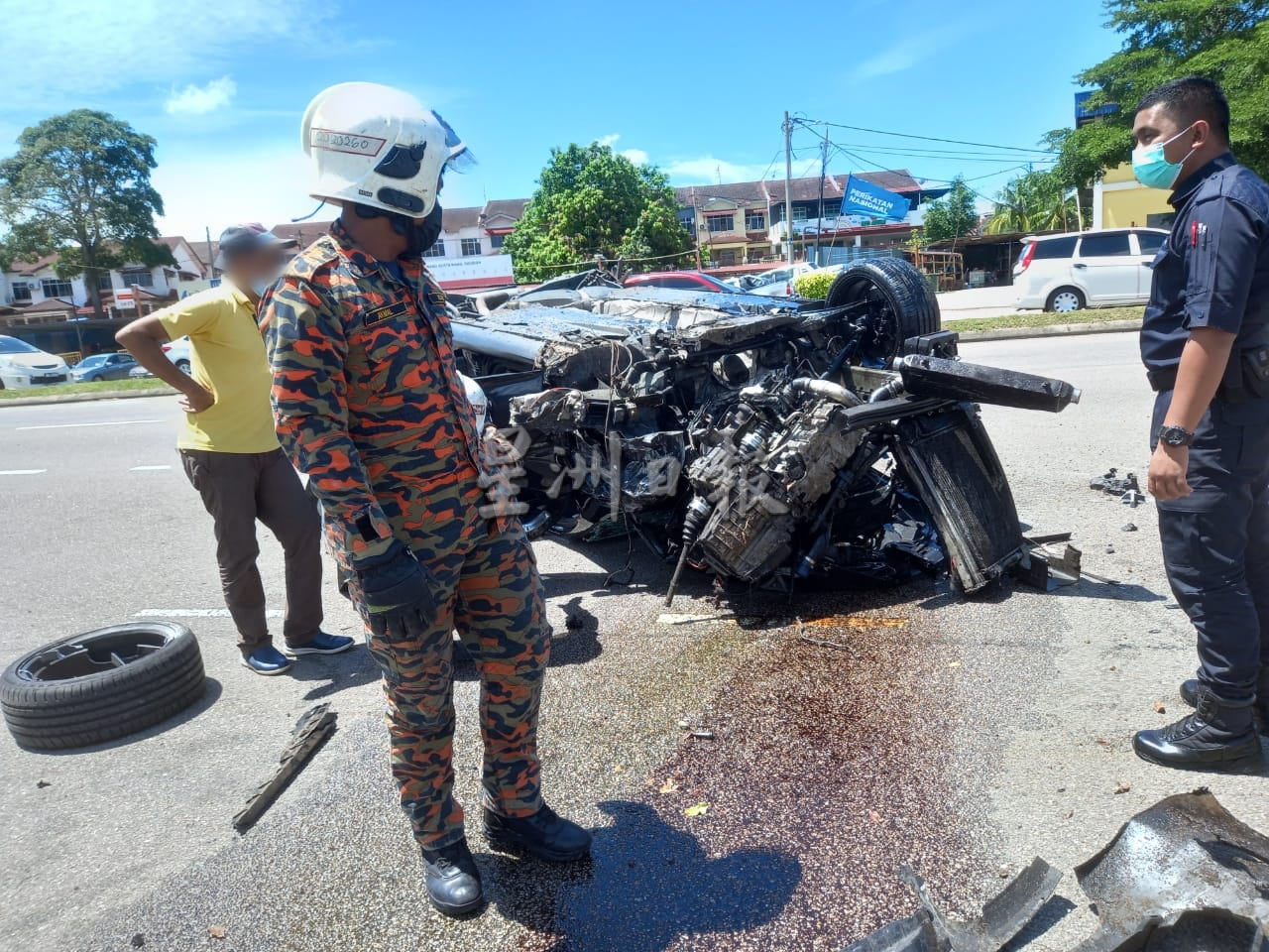(古城版)男子开车失控翻覆