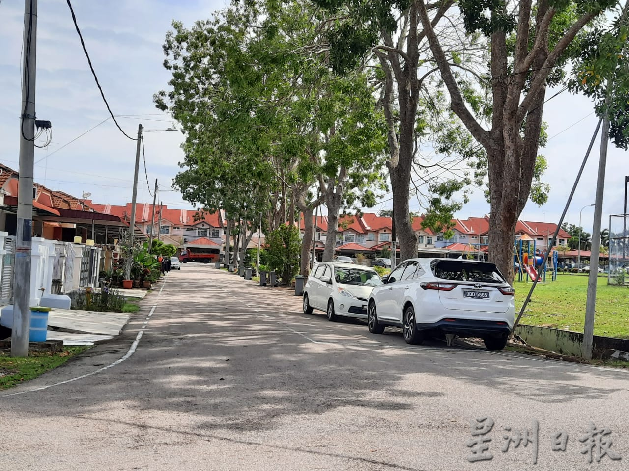 （备用）柔：民生特工队：武吉甘蜜新镇部分路段大雨变成河