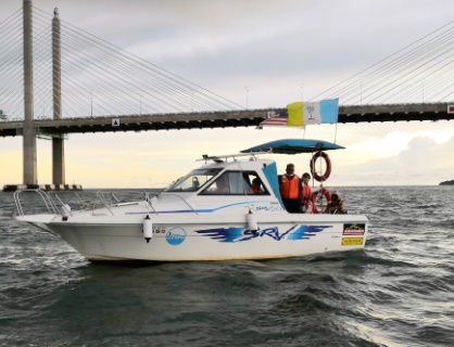 (大北马)无准证快艇非法载客,驾驶员与7乘客被调查