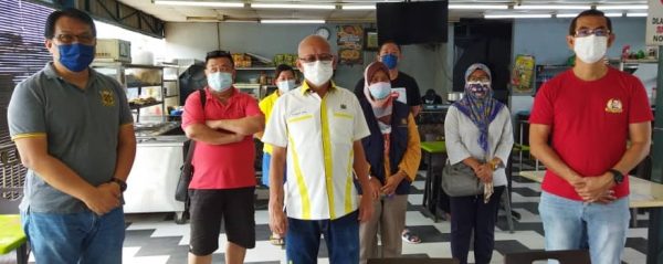 (大都会)颜友鹰和刘贵城巡视吉打路排水系统