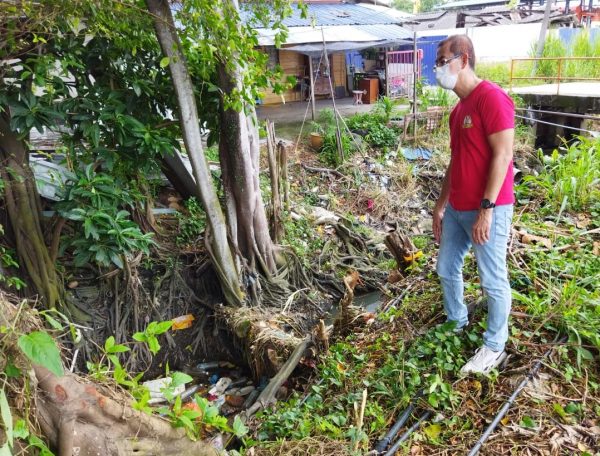 (大都会)颜友鹰和刘贵城巡视吉打路排水系统